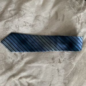 BCBG attitude 100% silk tie